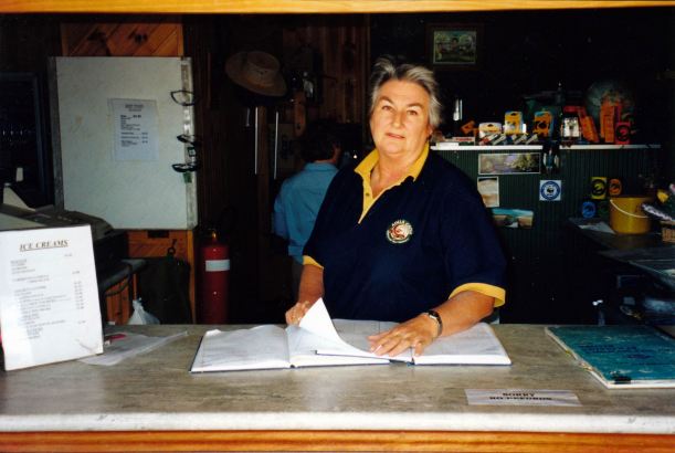 Resize of 08-12-2003 03 Me on reception.jpg