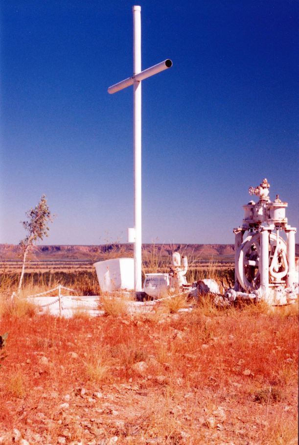 Resize of 07-08-2003 03 cross on the hill lawn hill station