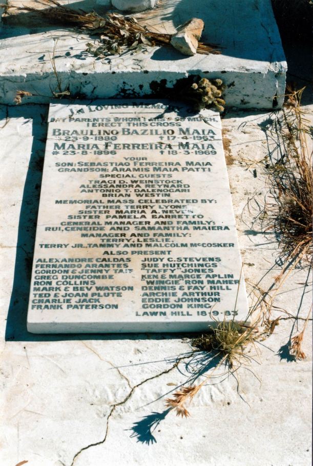 Resize of 07-08-2003 04 memorial on cross hill lawn hill station