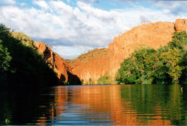 Resize of 08-15-2003 02 canoeing towards middle gorge.jpg