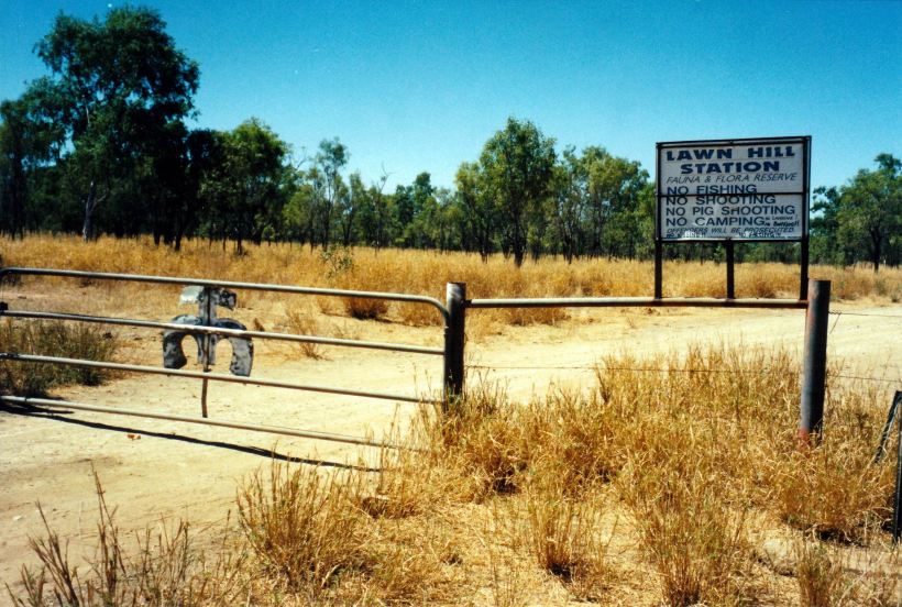 Resize of 09-12-2003 01 entry lawn Hill Station on KFC road.jpg