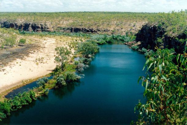 Resize of 09-15-2003 12 Calvert R at escarpment.jpg