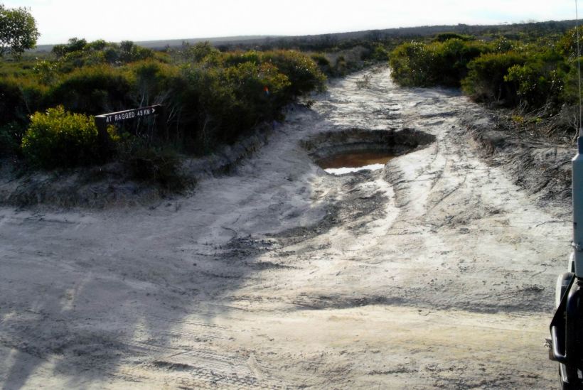 Resize of 05-06-2004 01 Mt Ragged track and hole.jpg