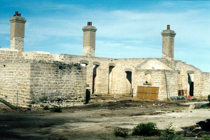 Resize of 05-06-2004 02 old Telegraph Station Israelite Bay