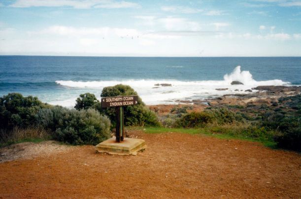 Resize of 05-27-2004 01 Cape Leeuwin oceans meet
