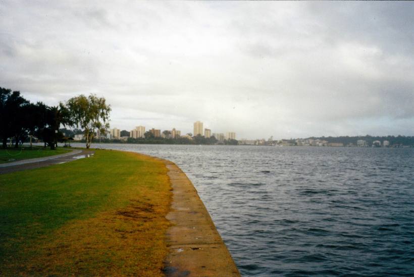 Resize of 06-17-2004 Mill Point Perth where V and B lived.jpg