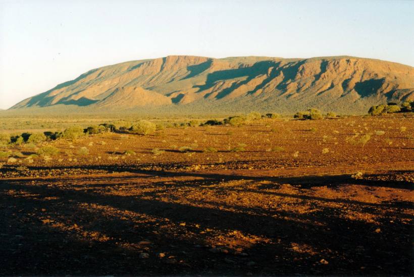 Resize of 06-27-2004 04 Mt Augustus dusk from Emu LO.jpg