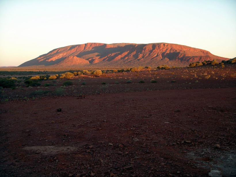 Resize of 06-27-2004 08 Mt Augustus sunset.JPG