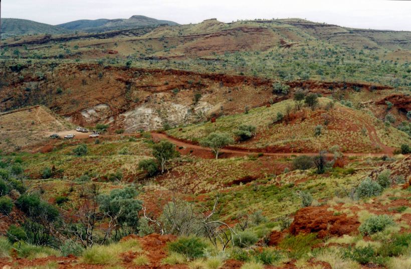 Resize of 07-15-2004 05 track to Hamersley Gorge.jpg