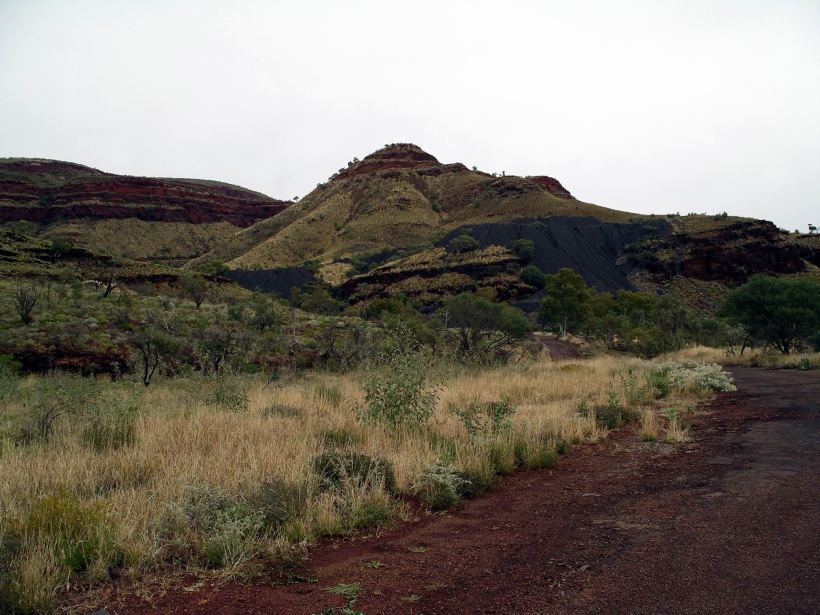 Resize of 07-16-2004 09 Wittenoom asbestos tailings.JPG