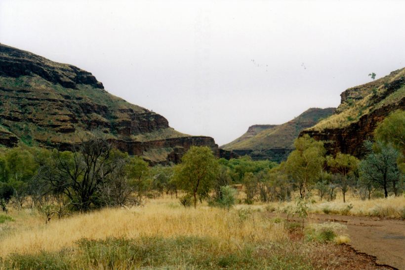 Resize of 07-16-2004 13 Wittenoom Gorge road remnants.jpg