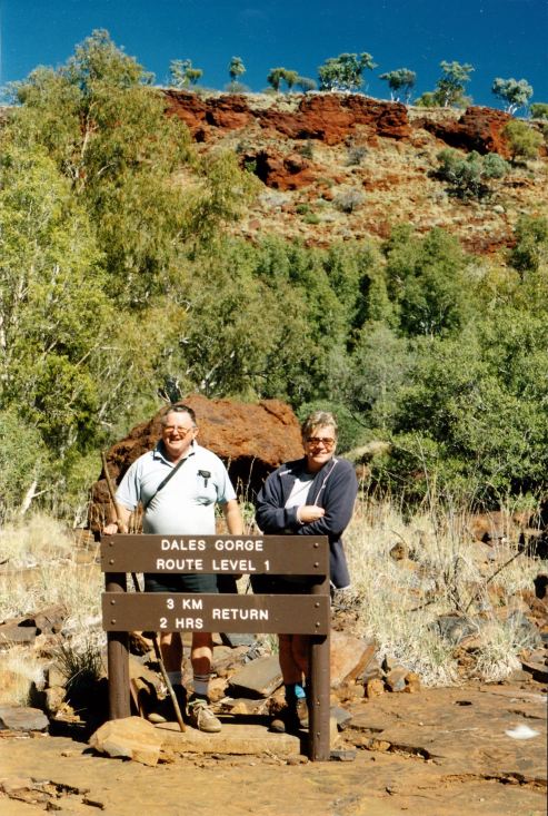 Resize of 07-19-2004 03 Dales Gorge walk setting out.jpg