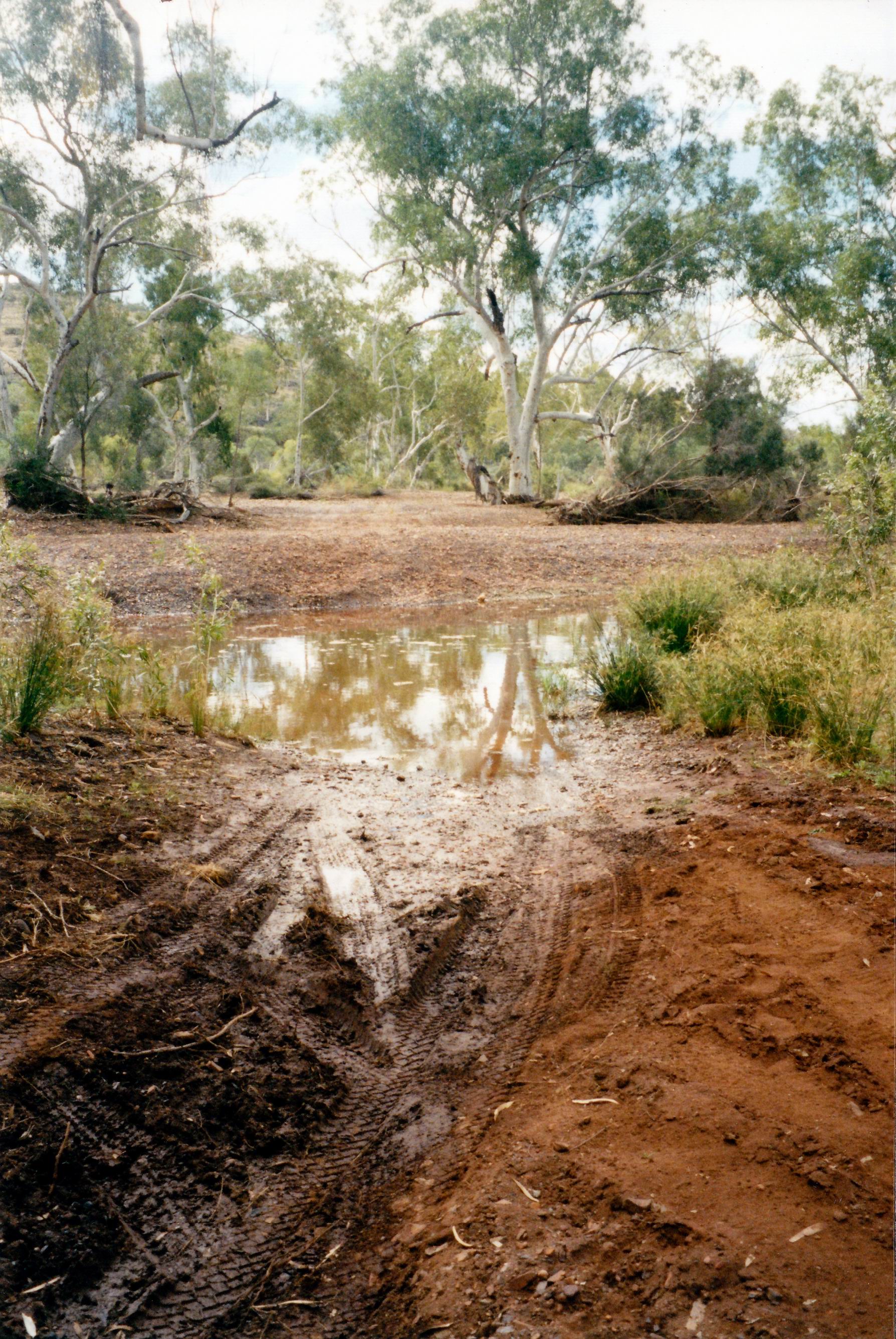 Resize of 07-24-2004 03 where truck stuck WW track.jpg