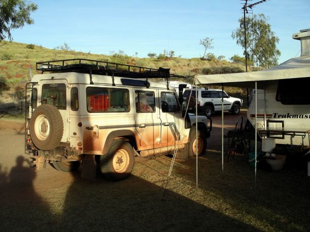 Resize of 07-28-2004 02 Marble Bar flat tyre.JPG