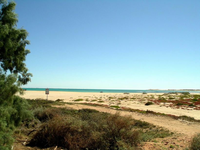Resize of 08-07-2004 02 Mesa Cape Range re exposure.JPG