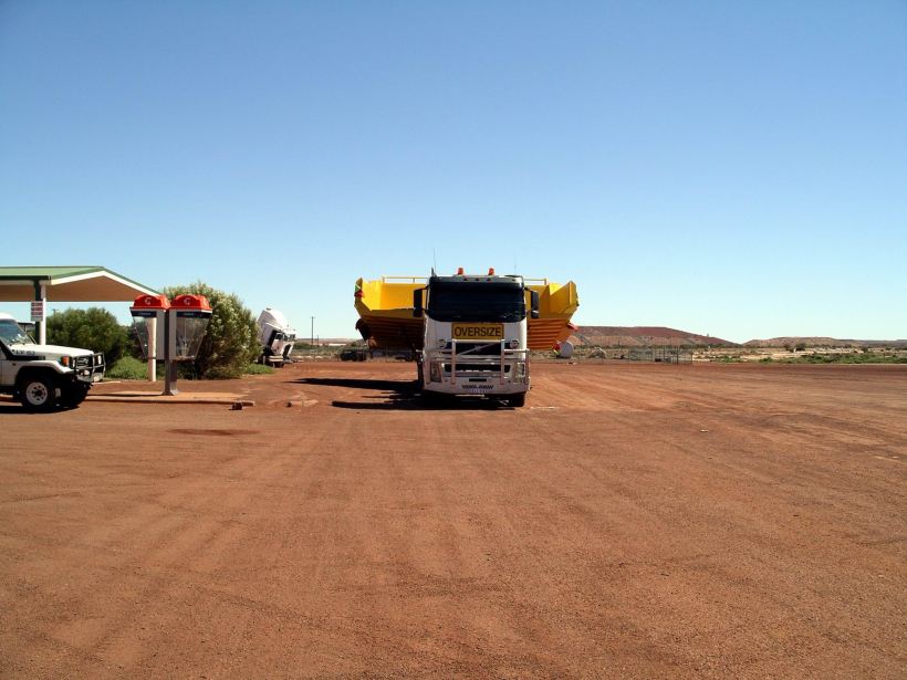 Resize of 08-29-2004 01 Better believe a wide load.JPG