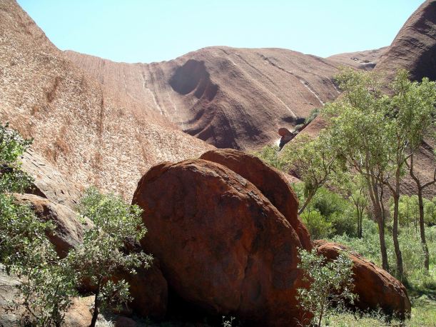 Resize of 09-04-2004 24 Ayers Rock Eastern Side 1.JPG