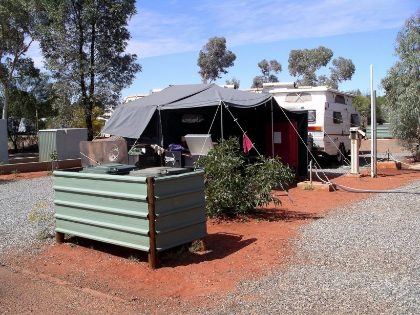 Resize of 09-10-2004 05 Yulara Village. Where is the FIRE HYDRANT.JPG