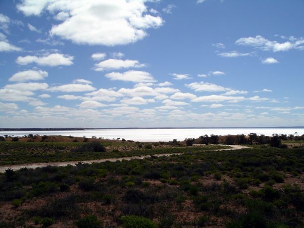 Resize of 09-12-2004 02 Salt Lake after Coober Pedy.JPG