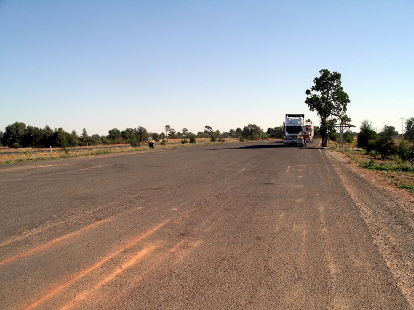 Resize of 3-12-2005 on the Matilda Way south of Bourke.jpg