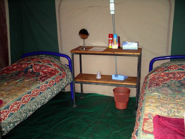 Resize of 04-23-2005 05 Inside Hakea Tent.JPG