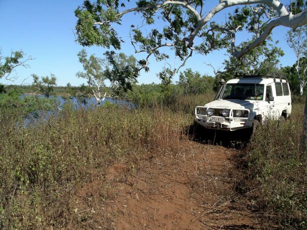 Resize of 05-14-2005 18 Bit Close to the edge of the Calvert.JPG