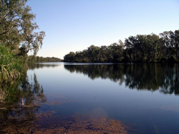 Resize of 05-31-2005 07 Bluff Waterhole 3.JPG