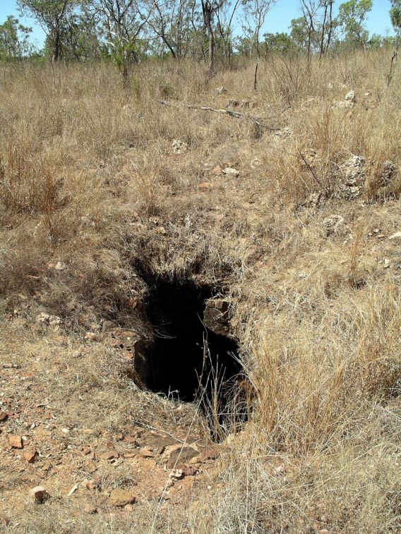 Resize of 08-08-2005 01 Cave Near Bathtub Springs.JPG