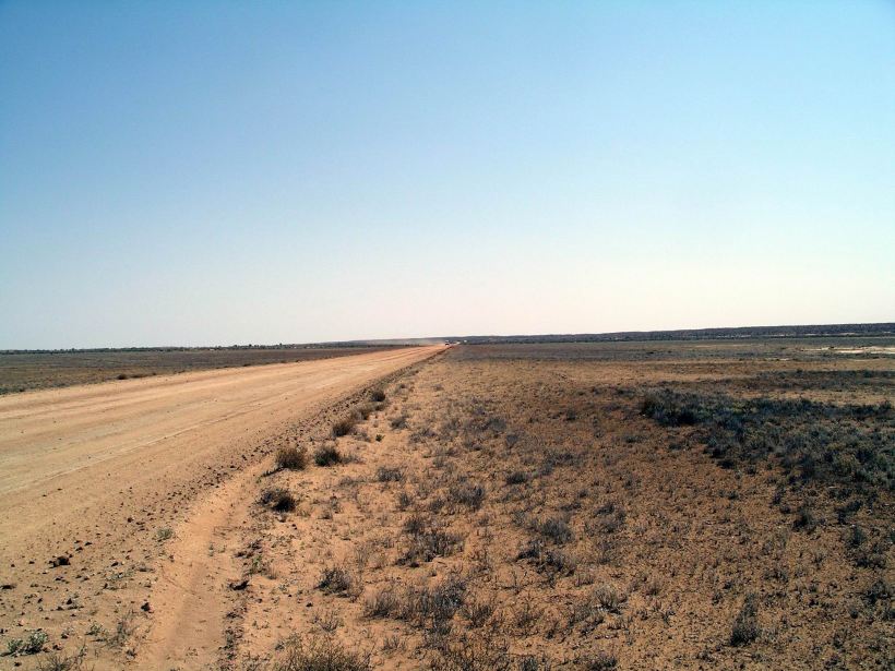 Resize of 09-20-2005 03 other travellers Birdsville Track