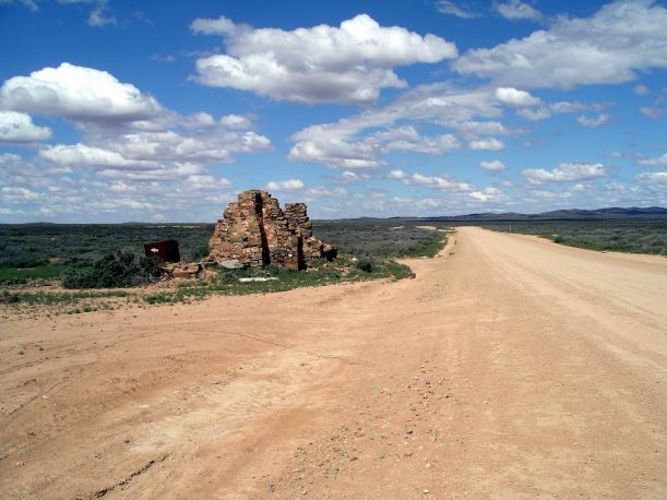 Resize of 09-22-2005 01 Waukaringa ruins