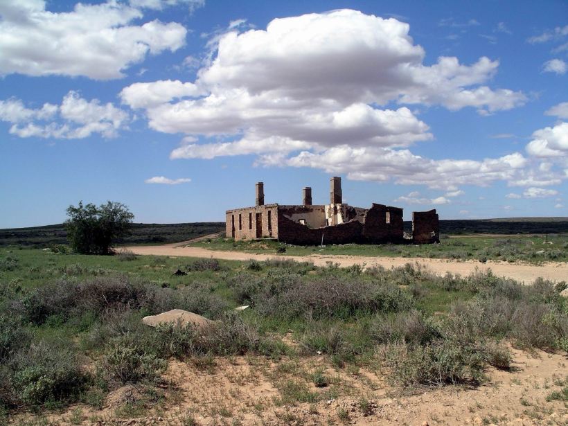 Resize of 09-22-2005 02 Waukaringa ruins