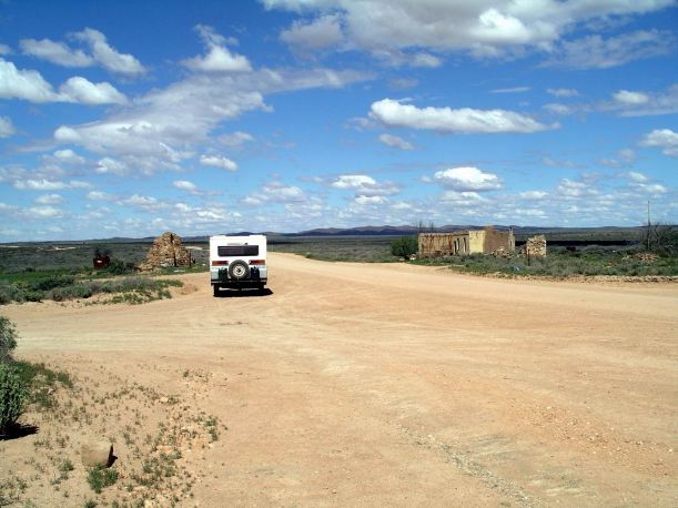 Resize of 09-22-2005 03 Waukaringa ruins