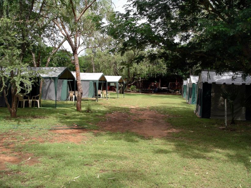 Resize of 04-19-2006 14 Grove tents green