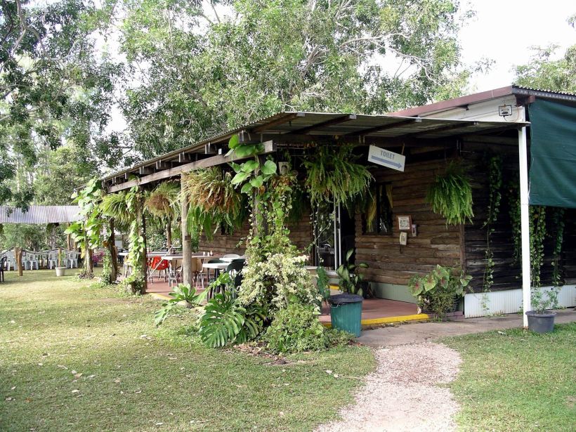 Resize of 06-14-2006 33 Monson cafe veranda