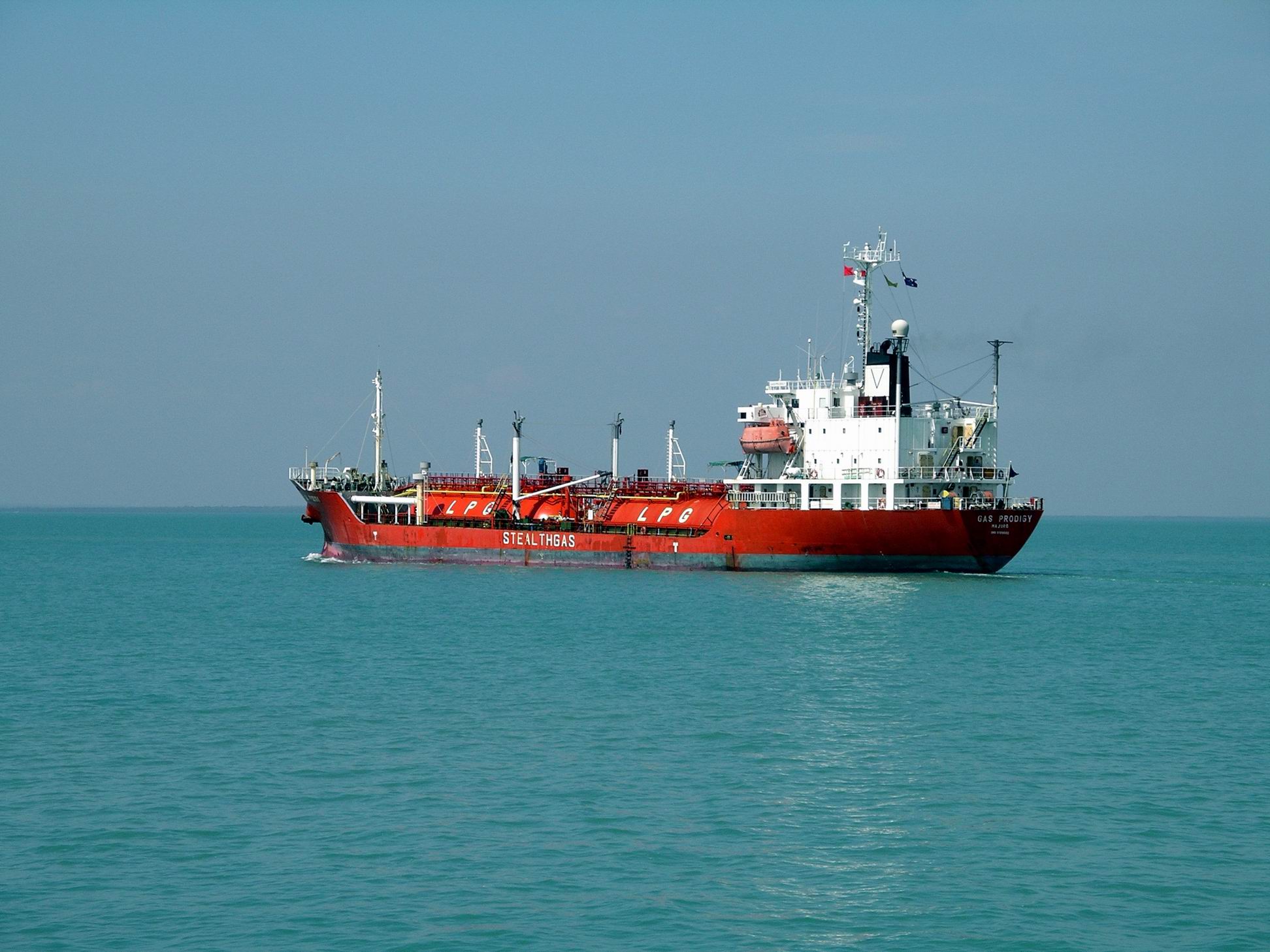 Resize of 08-16-2006 02 LPG tanker