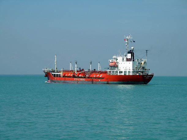 Resize of 08-16-2006 02 LPG tanker