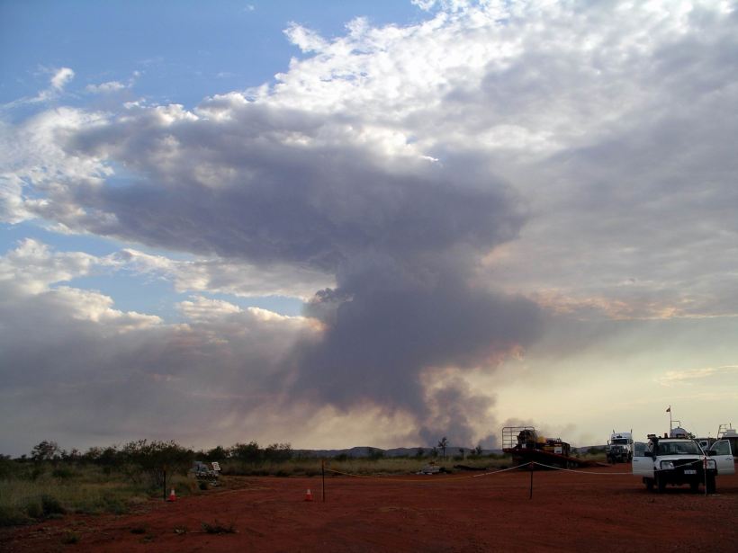Resize of 10-08-2006 06 Fly camp bushfire