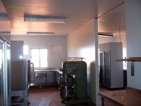 Resize of 10-26-2006 04 Kitchen Mixer