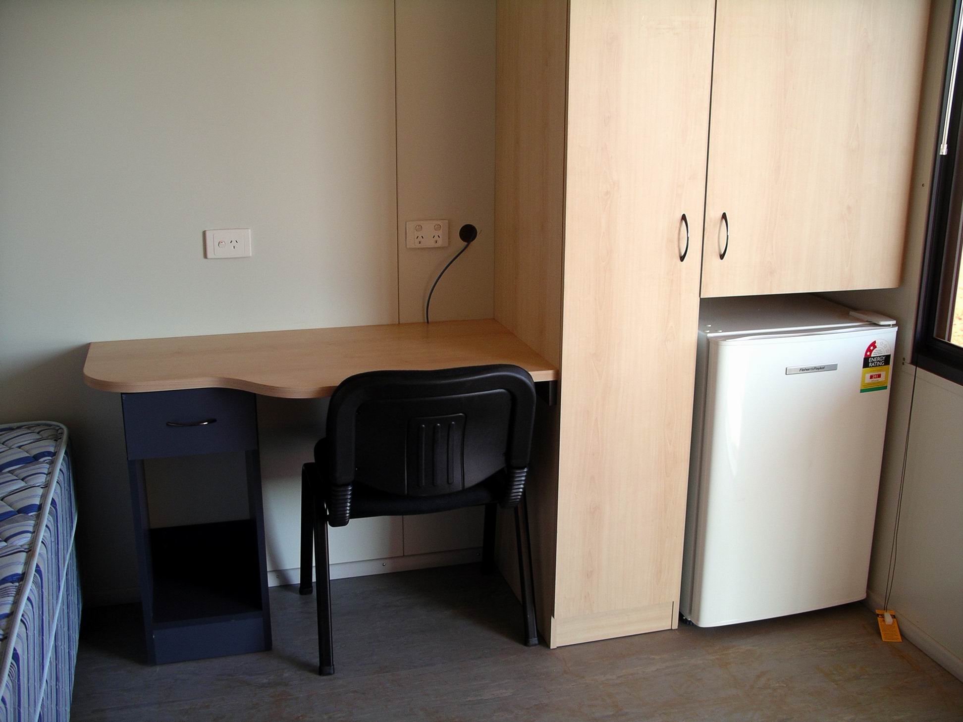 Resize of 11-07-2006 desk