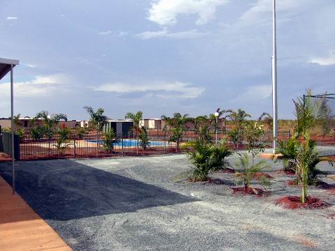 Resize of 01-16-2007 Landscaping adjacent to the pool