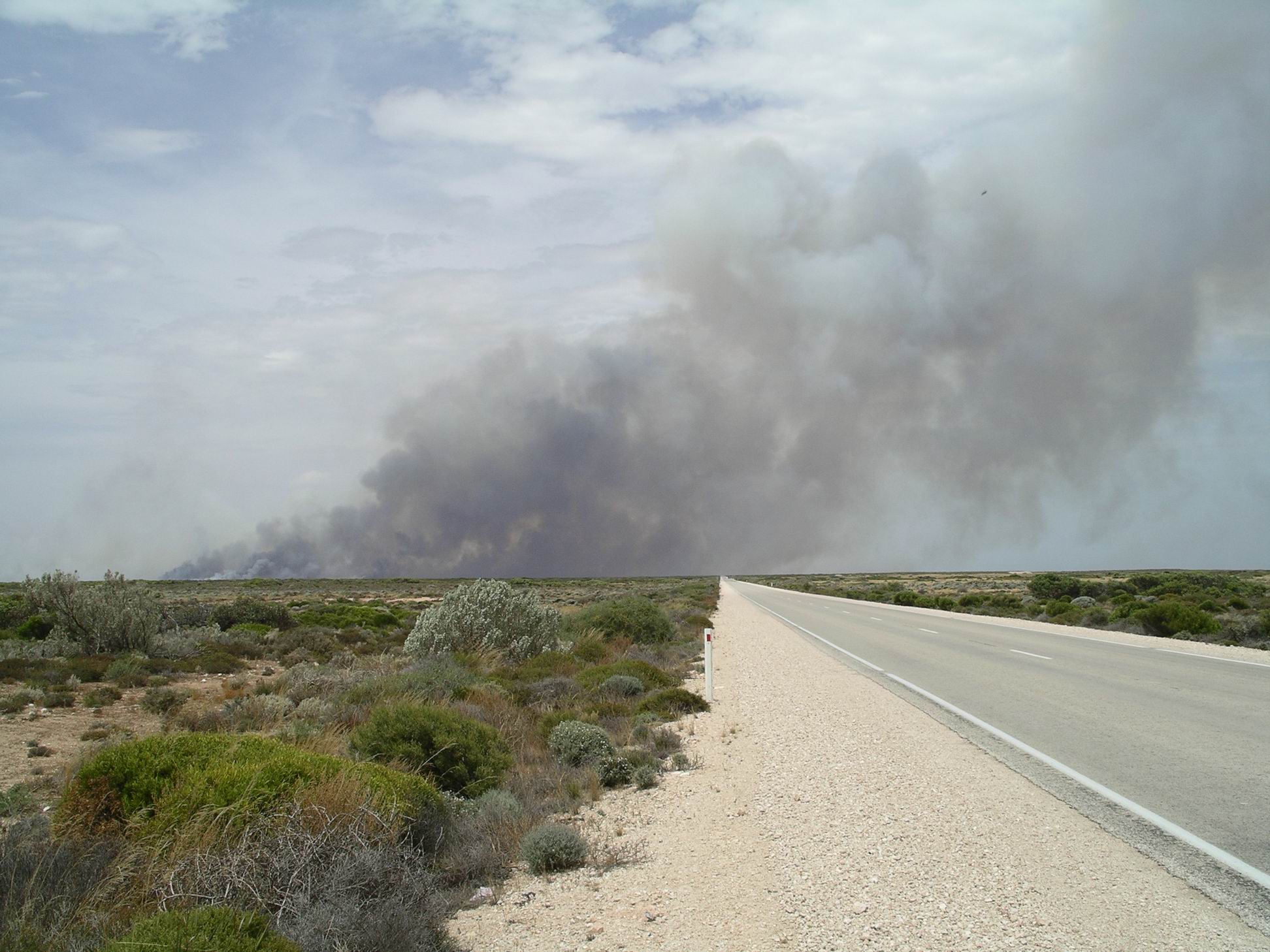 Resize of 12-08-2006 nullarbor bushfire 10