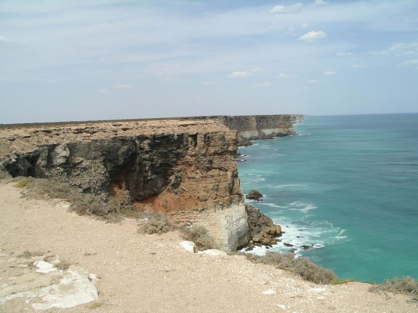 Resize of 12-08-2006 nullarbor cliffs 5